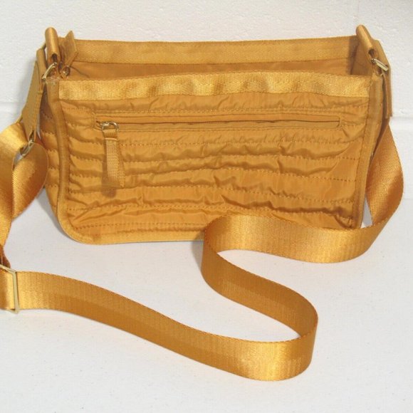 Tommy Bahama Mini Mighty Quilted Travel Puffer Crossbody Bag - Picture 4 of 13